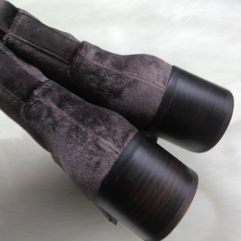 🔥FINAL SALE🔥♥️LAST 1♥️🌿ARIANA VELVET BOOTIES🌿 - Picture 6 of 8